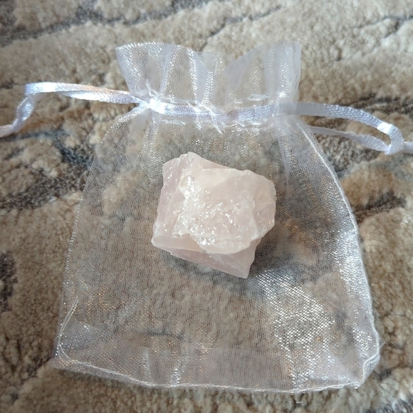 Genuine Pink Quartz Crystal Stone Heart Chakra approx 1.25" w - Picture 1 of 2